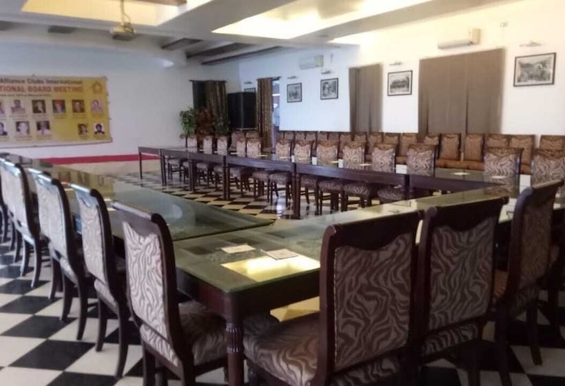 בית מלון כפרי Shilton By Royal Collection