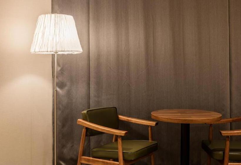 호텔 The First Stay