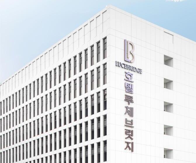 호텔 The First Stay