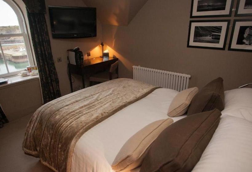 בית מלון כפרי The Marine