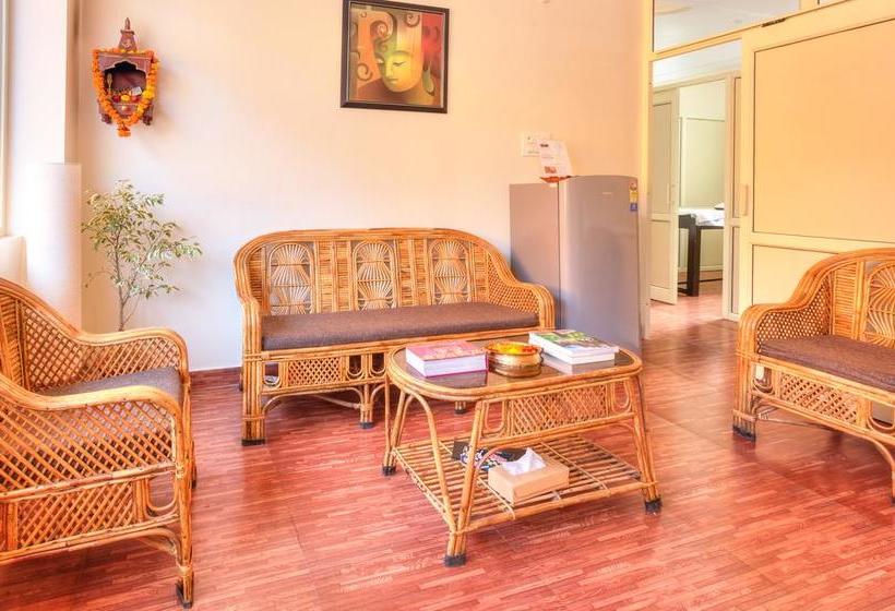 Отель Treebo The Lily