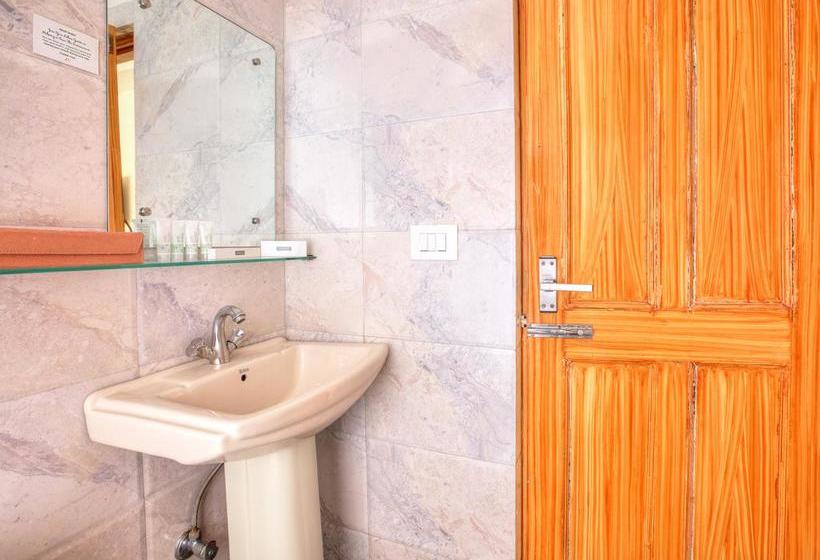 Отель Treebo The Lily