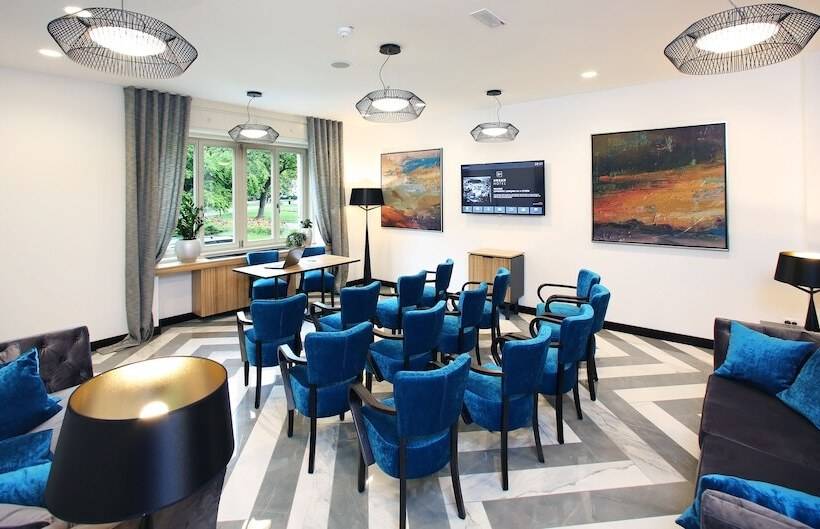 Urban Boutique Hotel Center