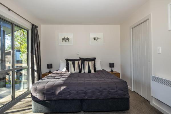 Мотель Black On Grey