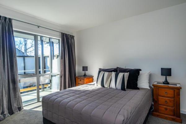 Мотель Black On Grey