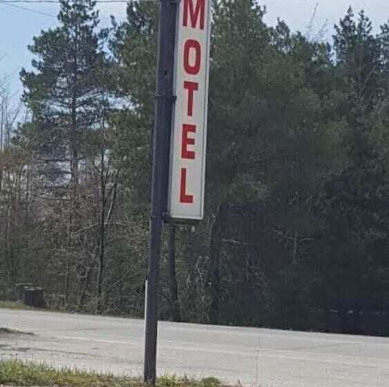 Stop 21 Motel