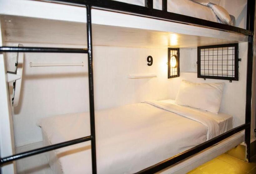 הוסטל Mad Monkey Luang Prabang