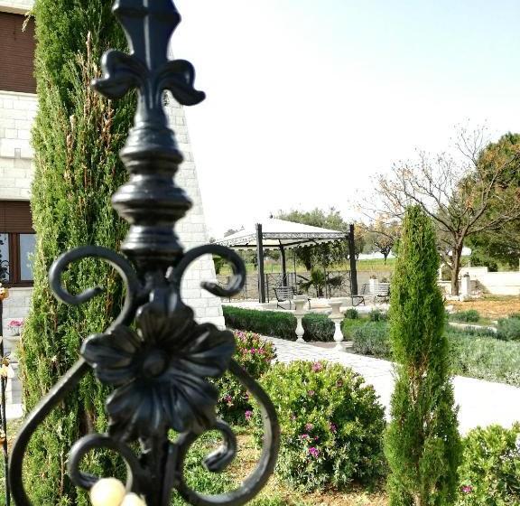 ベッドアンドブレックファースト Albadido