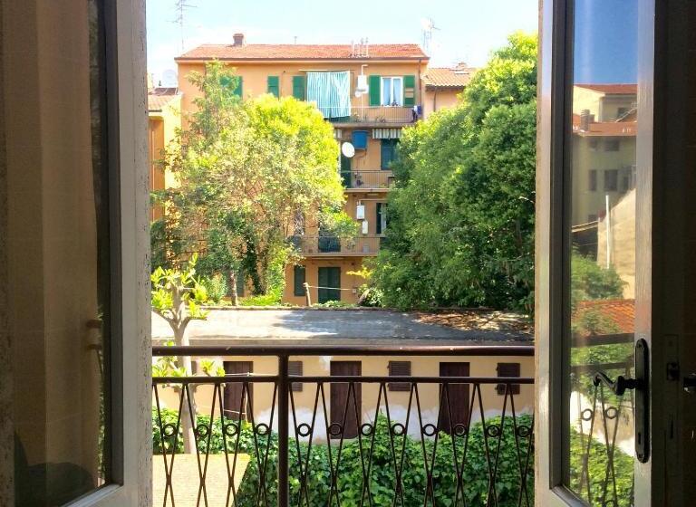 تختخواب و صبحانه Holiday Pisa Gare