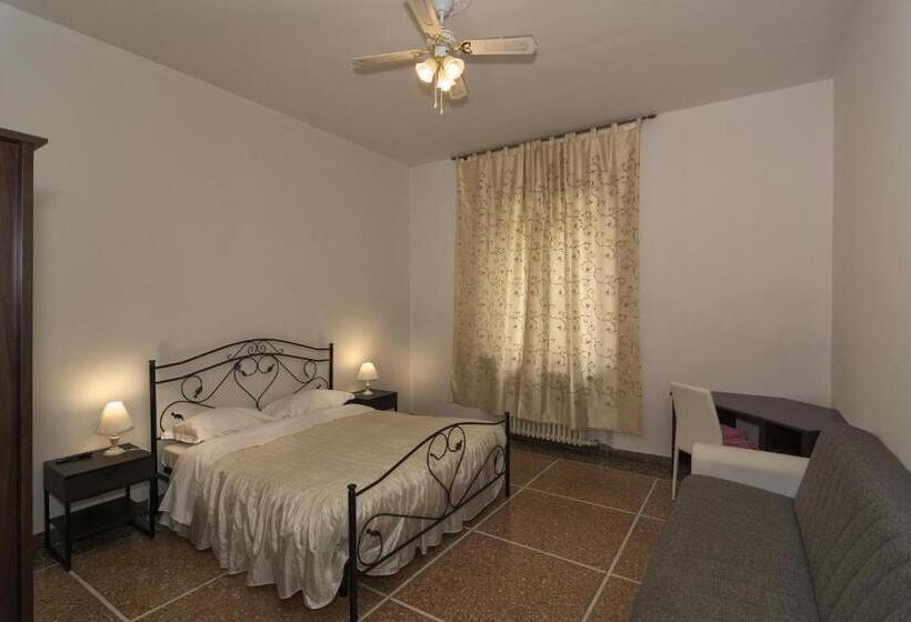 تختخواب و صبحانه Holiday Pisa Gare