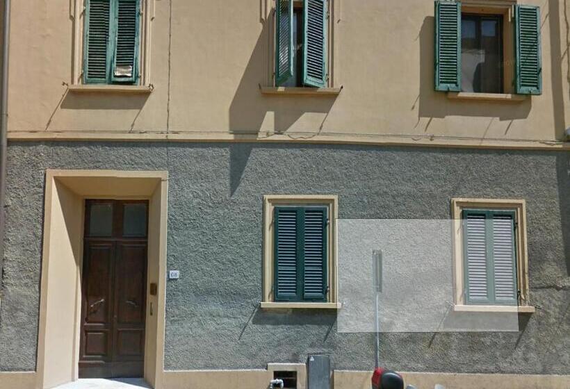 تختخواب و صبحانه Holiday Pisa Gare