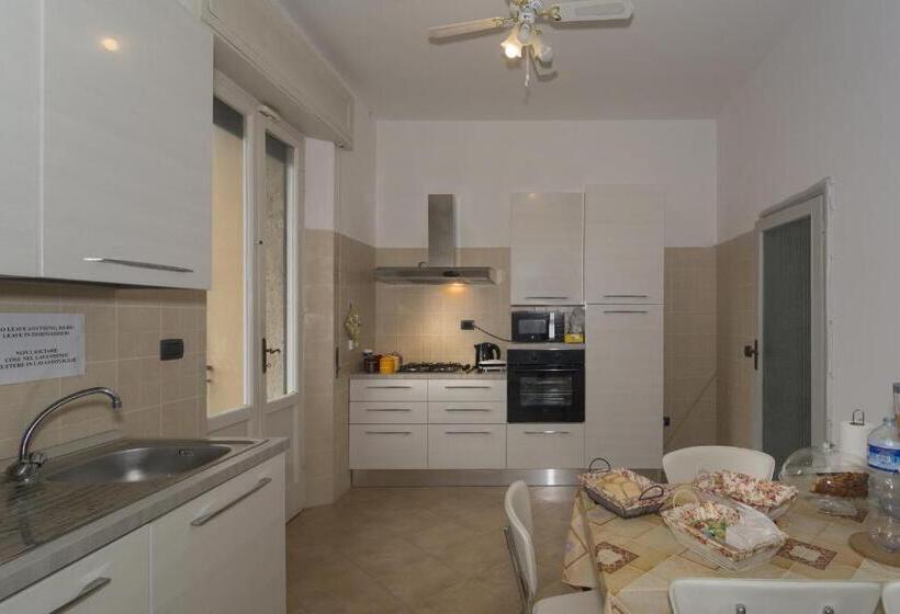 تختخواب و صبحانه Holiday Pisa Gare