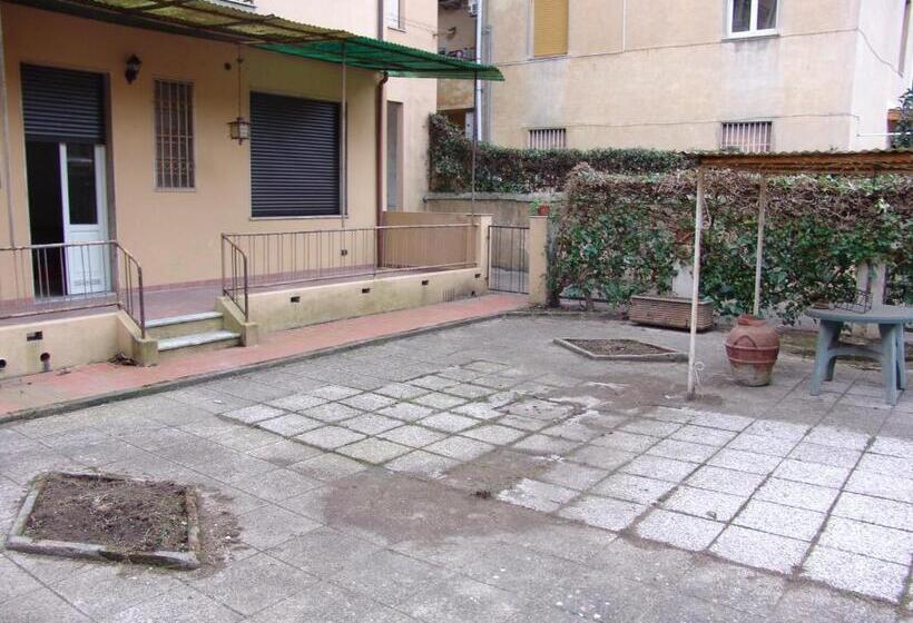 تختخواب و صبحانه Holiday Pisa Gare