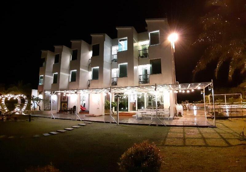 تختخواب و صبحانه Cest La Vie