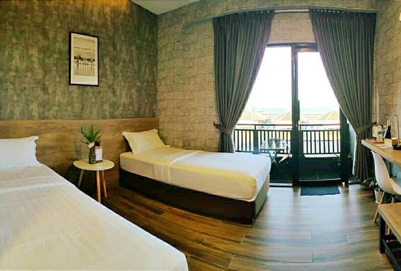 Cube Bed Station   Hostel