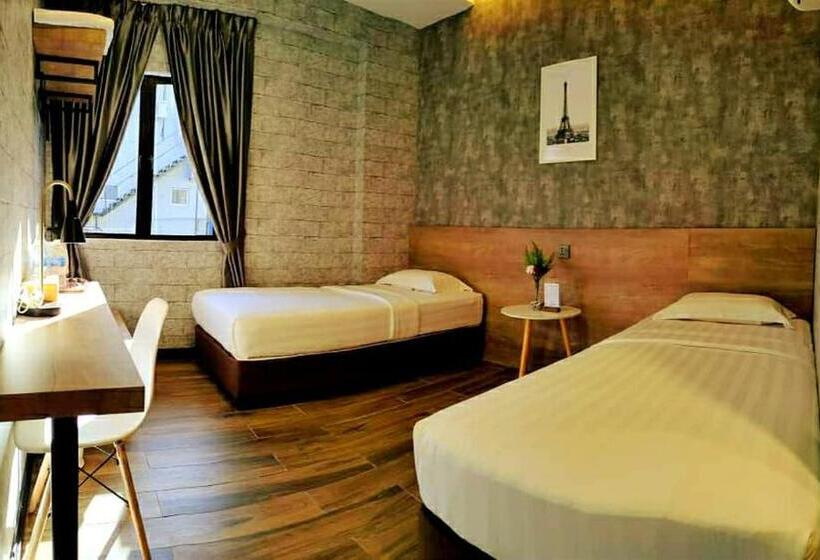 Cube Bed Station   Hostel