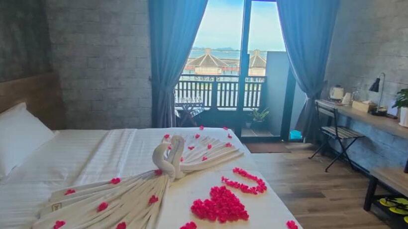 Cube Bed Station   Hostel