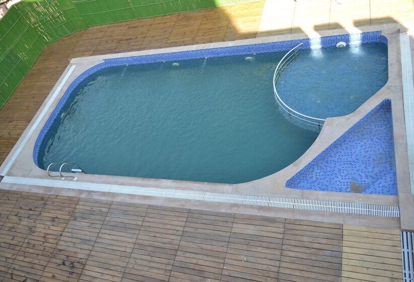 Отель 5 Flowers Ananta Elite, Kota