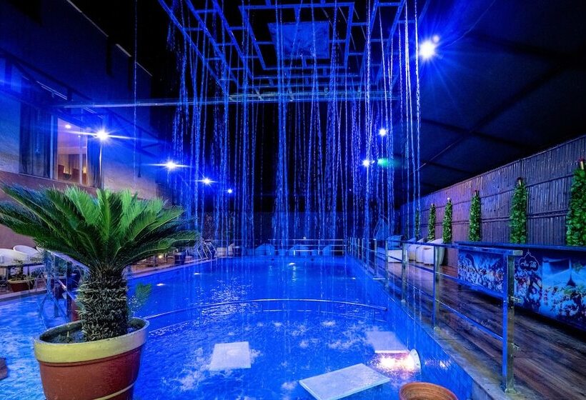 Отель 5 Flowers Ananta Elite, Kota