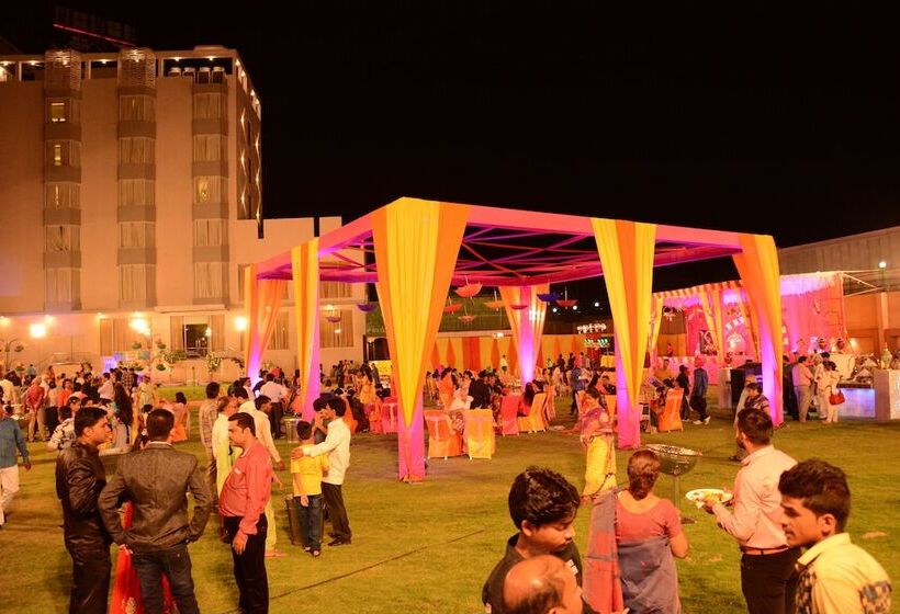 Отель 5 Flowers Ananta Elite, Kota