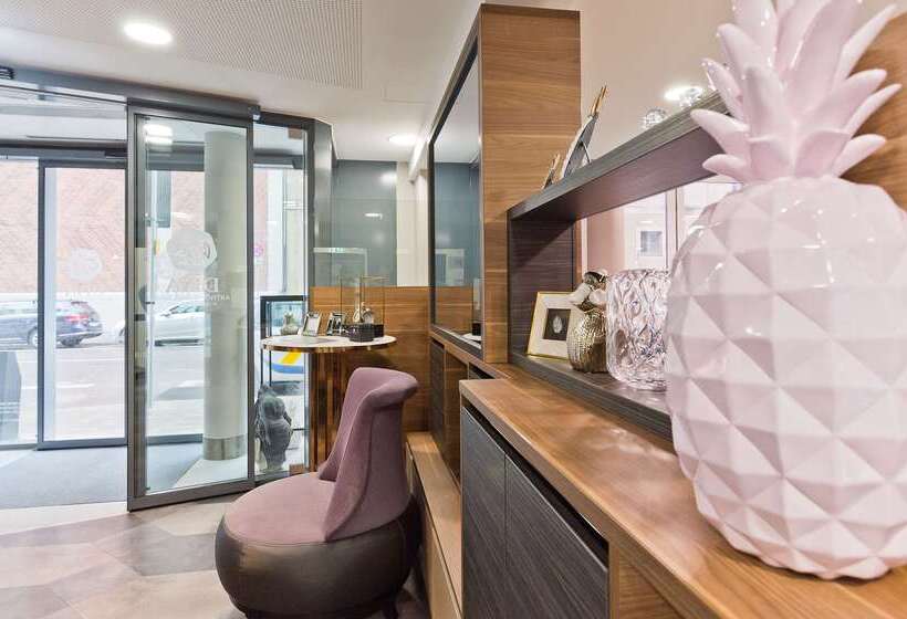 Elaya Hotel Munich City