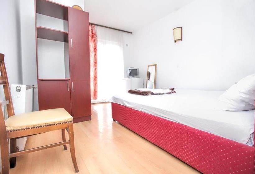 هتل Art Theatre Caffe