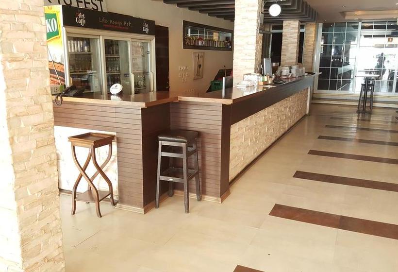 هتل Art Theatre Caffe