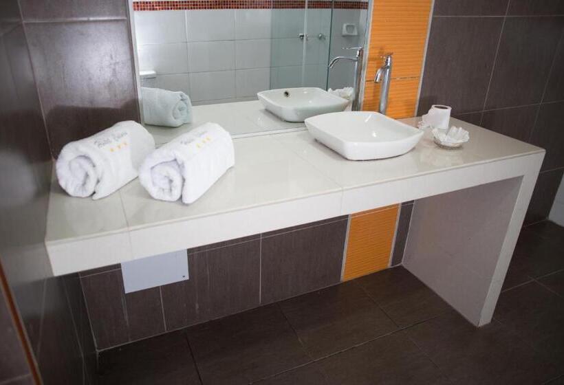 هتل Colors Canada