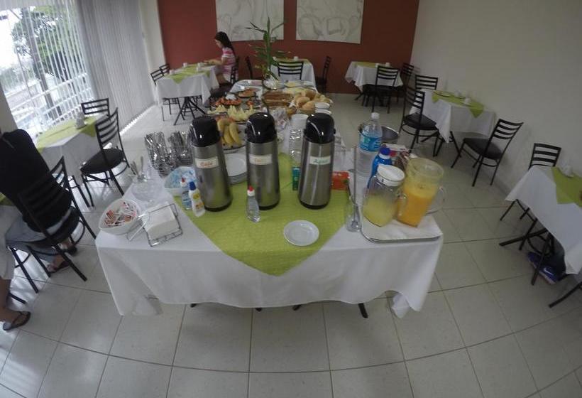 בית מלון כפרי Dumont Park