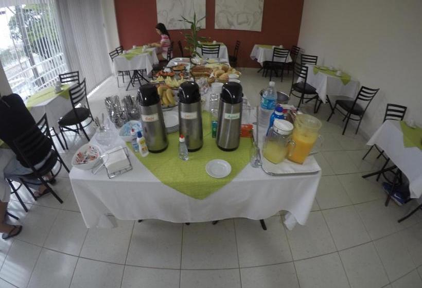 בית מלון כפרי Dumont Park