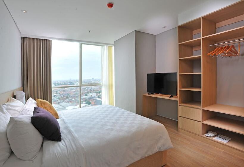 בית מלון כפרי Midtown Residence Surabaya