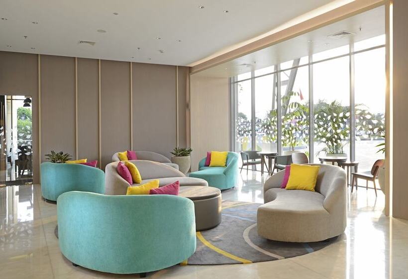 בית מלון כפרי Midtown Residence Surabaya