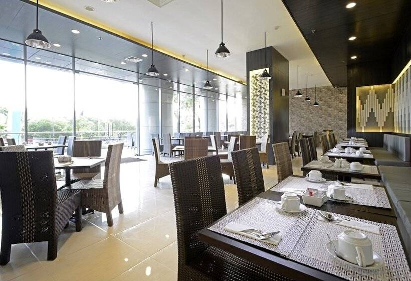 בית מלון כפרי Midtown Residence Surabaya