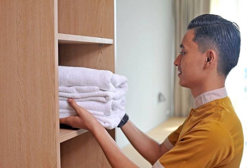 בית מלון כפרי Midtown Residence Surabaya