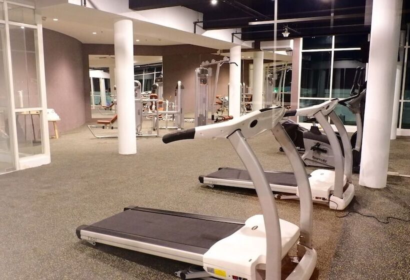 בית מלון כפרי Midtown Residence Surabaya