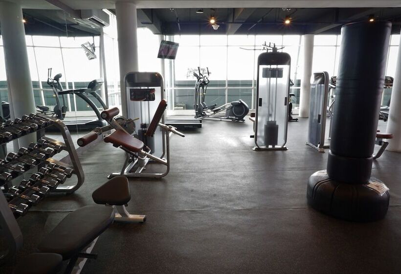 בית מלון כפרי Midtown Residence Surabaya