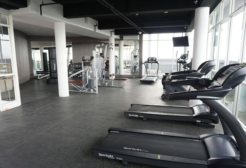 בית מלון כפרי Midtown Residence Surabaya