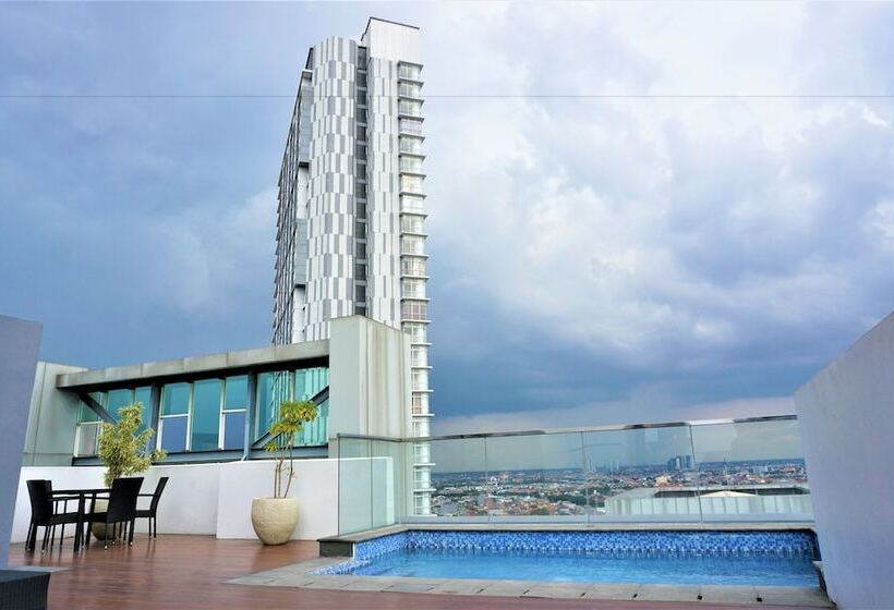 בית מלון כפרי Midtown Residence Surabaya