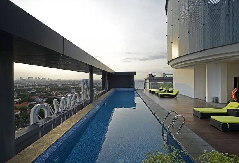 בית מלון כפרי Midtown Residence Surabaya