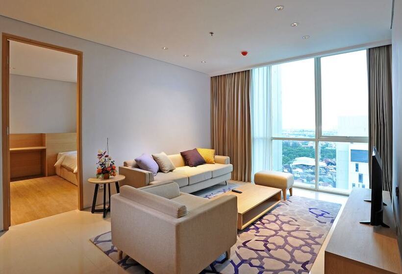 בית מלון כפרי Midtown Residence Surabaya