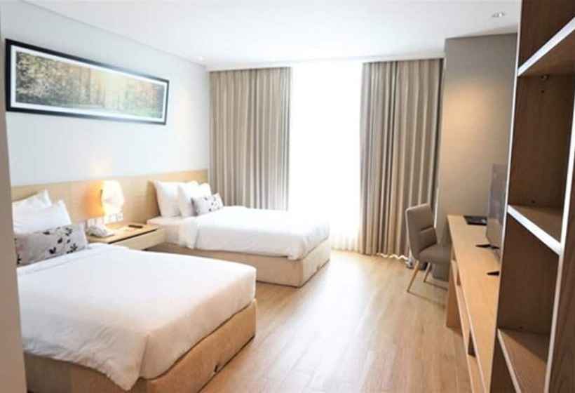 בית מלון כפרי Midtown Residence Surabaya