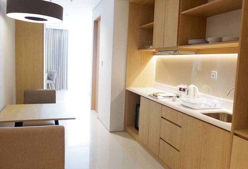 בית מלון כפרי Midtown Residence Surabaya