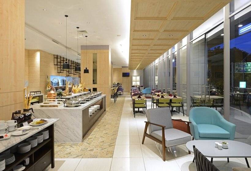 בית מלון כפרי Midtown Residence Surabaya