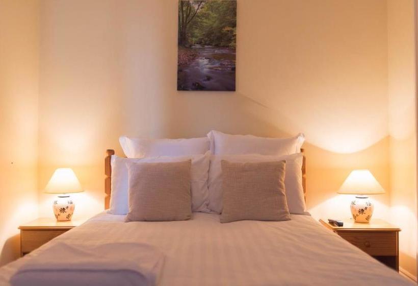 ホテル The Llanelwedd Arms