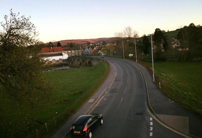 ホテル The Llanelwedd Arms