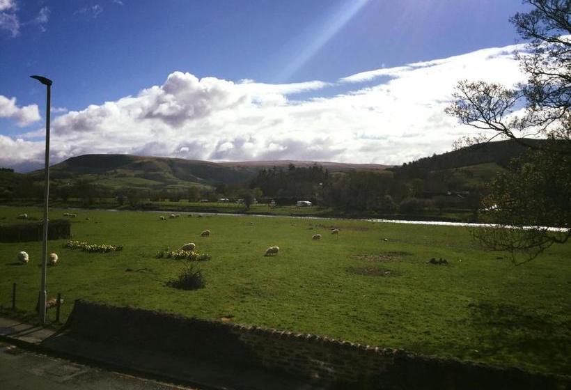 ホテル The Llanelwedd Arms