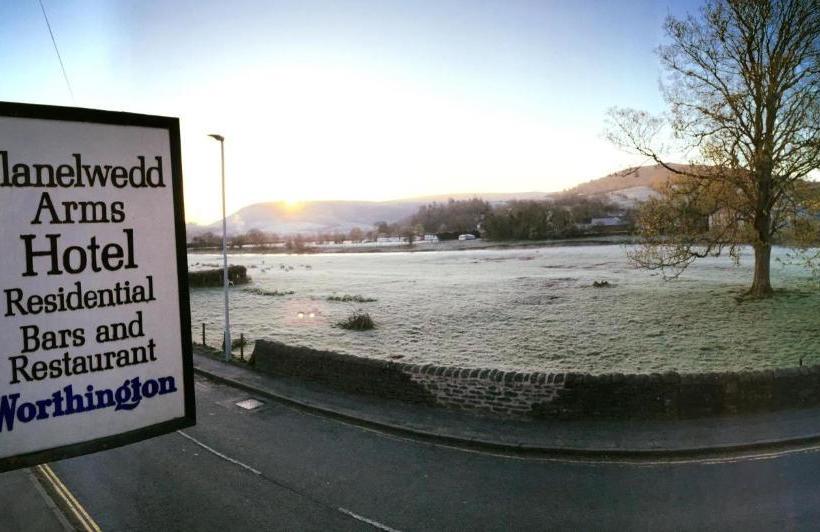 ホテル The Llanelwedd Arms