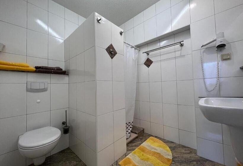 ホテル Und Pension Am Burchardikloster