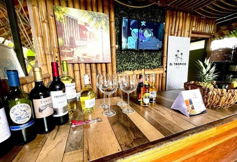 Отель Y Cabinas Del Trópico