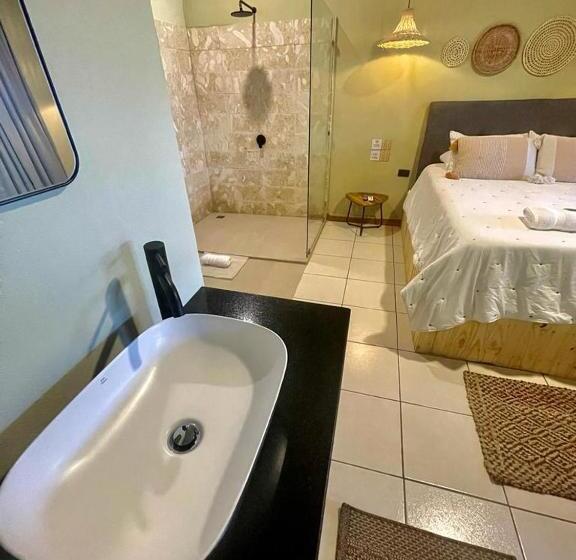 Отель Y Cabinas Del Trópico